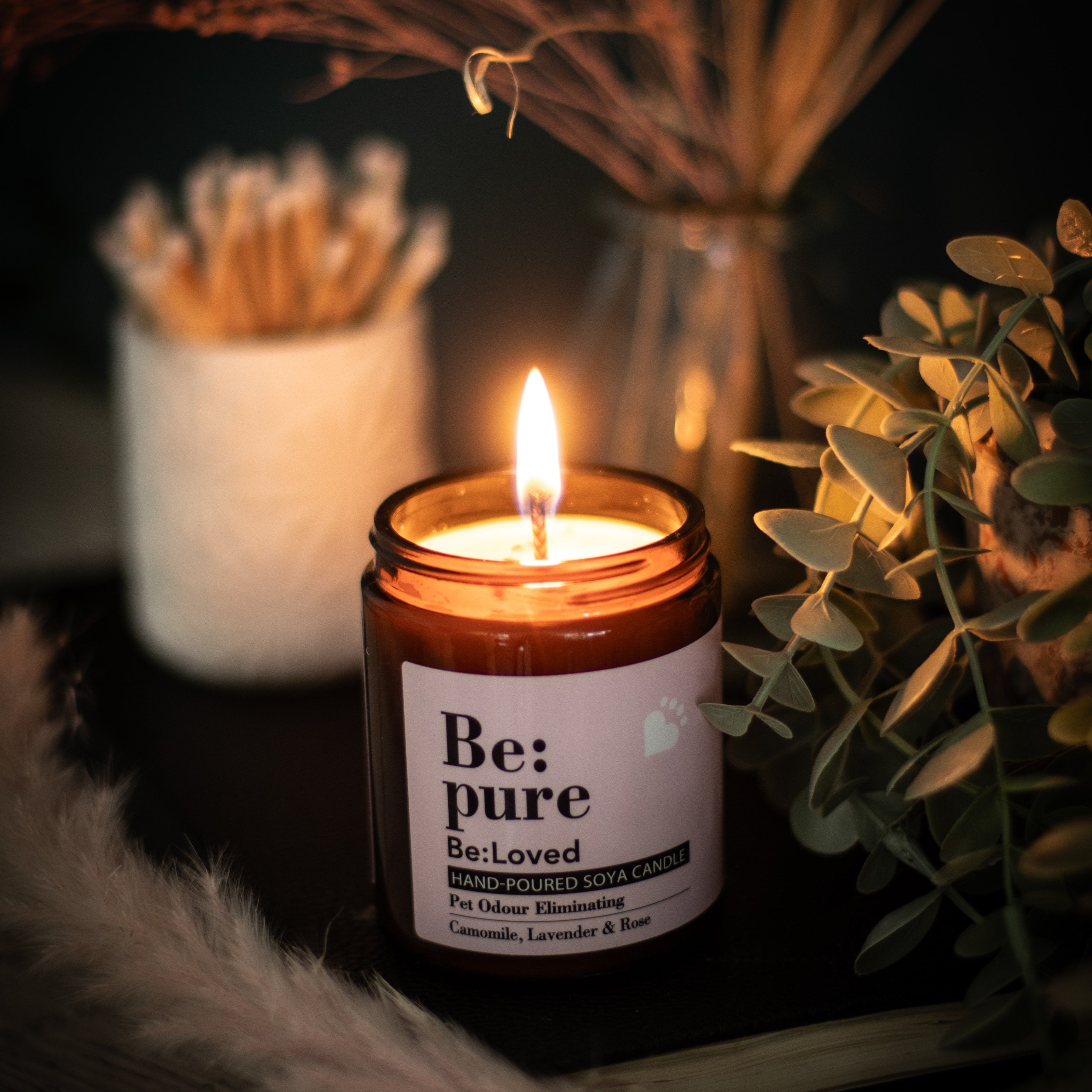 Be:Pure candle burning with bright flame